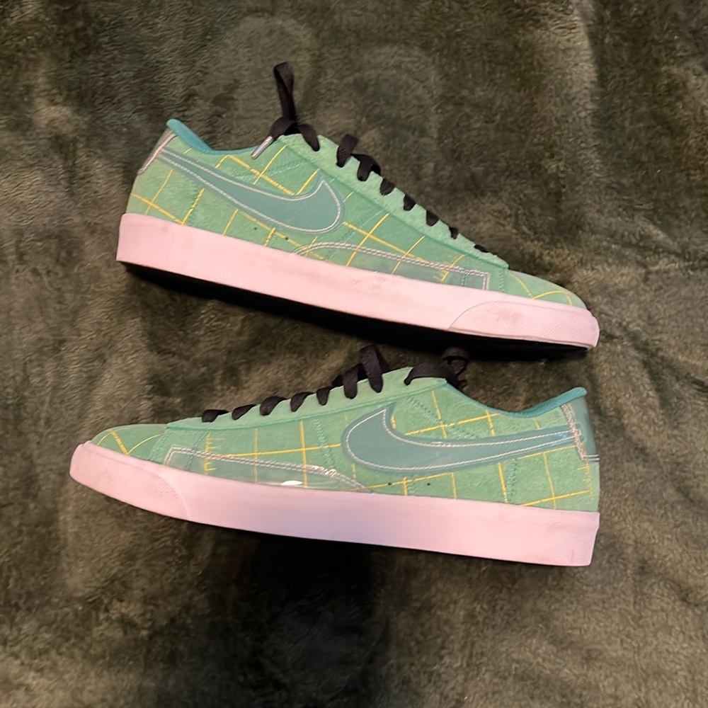 Nike blazer low green noise men’s size 11